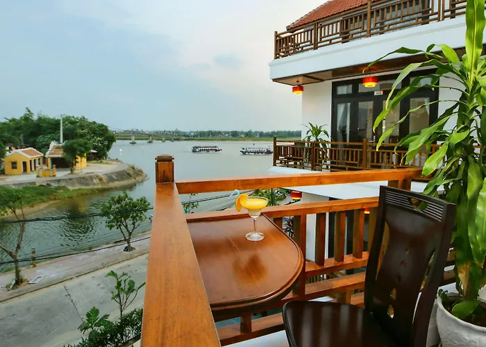 Threeway Riverside Villa Hoi An