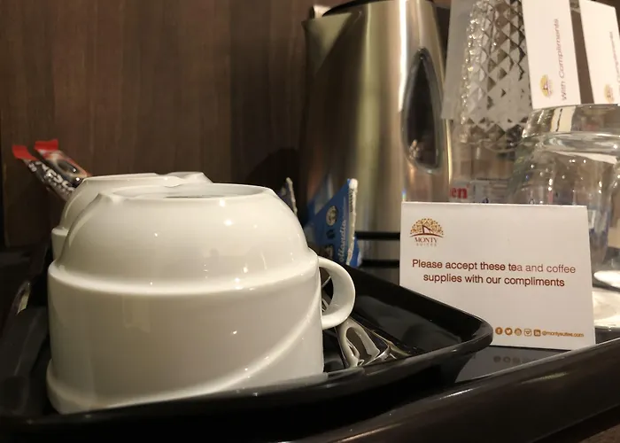 Monty Suites & Golf