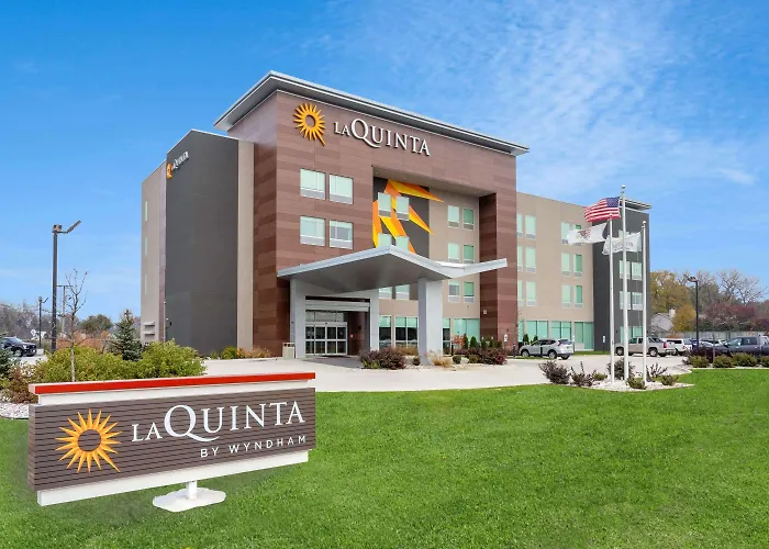 La Quinta Inn & Suites By Wyndham Shorewood