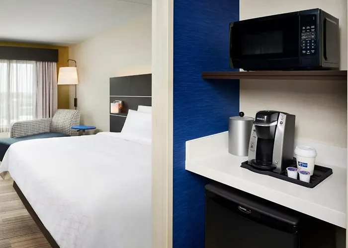Holiday Inn Express & Suites Windsor East - Lakeshore By Ihg