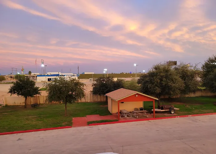 Cotulla Whitten Inn
