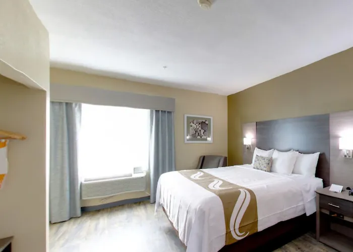 Quality Inn & Suites Roanoke - Fort Worth North