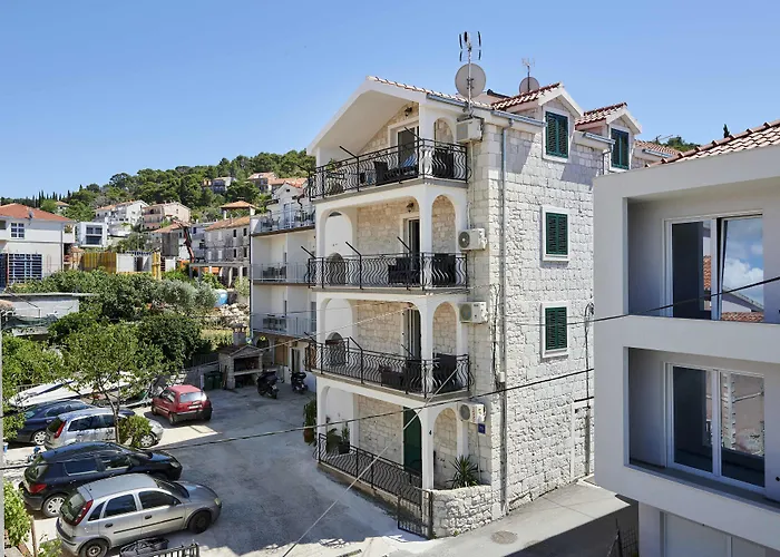 Apartments & Rooms Zaja