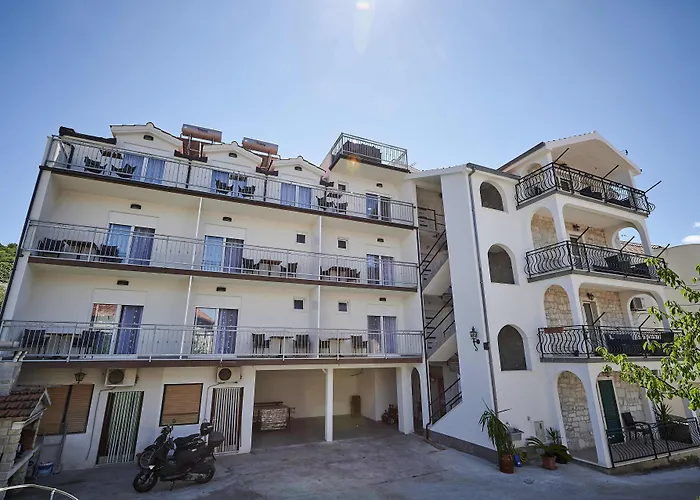 Apartments & Rooms Zaja