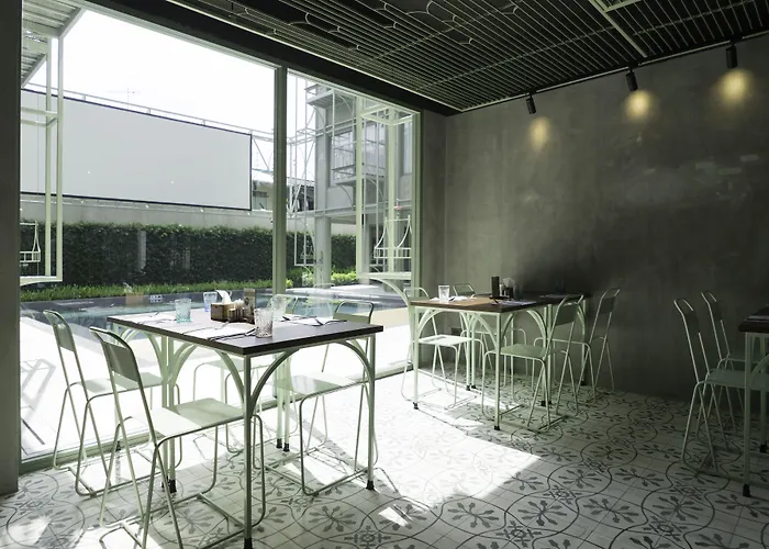 Samsen Street Hotel