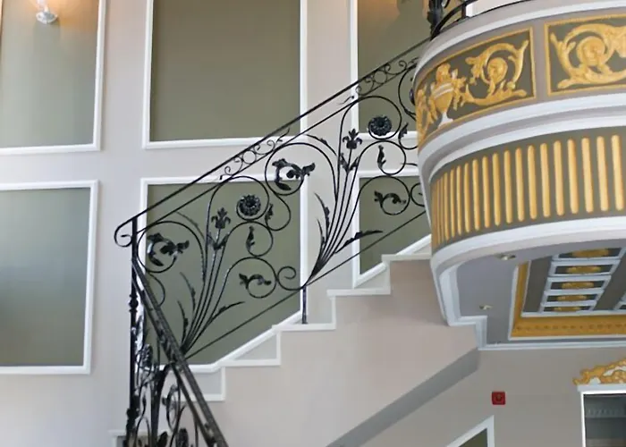 Agnes Deluxe Hotel