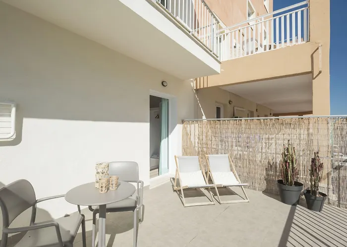 Forenna Hostel (Adults Only)