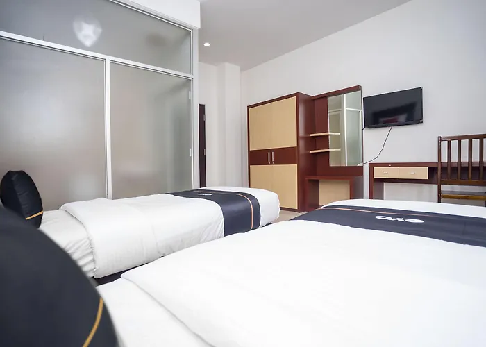 Oyo 2695 D'Es Guest House