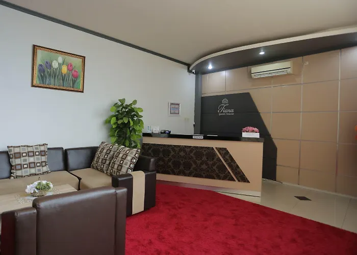 Oyo 1864 Tiara Guest House