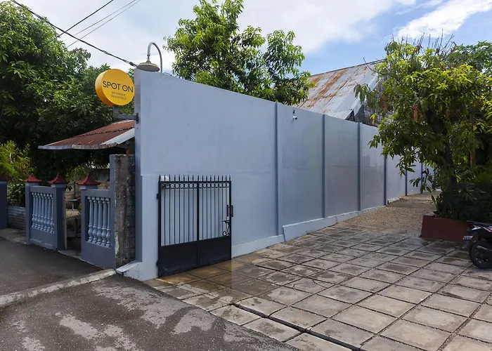 Spot On 2063 Bethania Residence