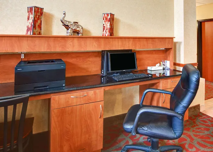 Quality Suites Near Cedar Creek Lake