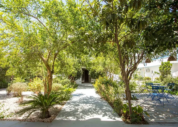 Atma Beach Rooms & Suites