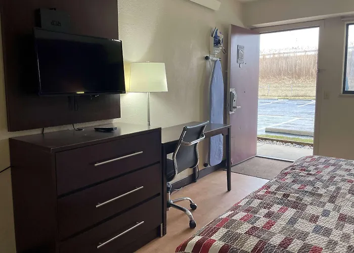 Travelodge By Wyndham Holland-Toledo