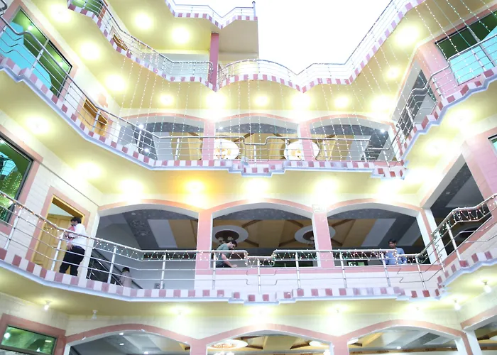 Canari Hotel Kashmir View