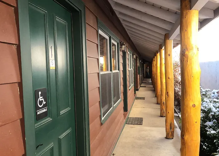 Creekside Lodge