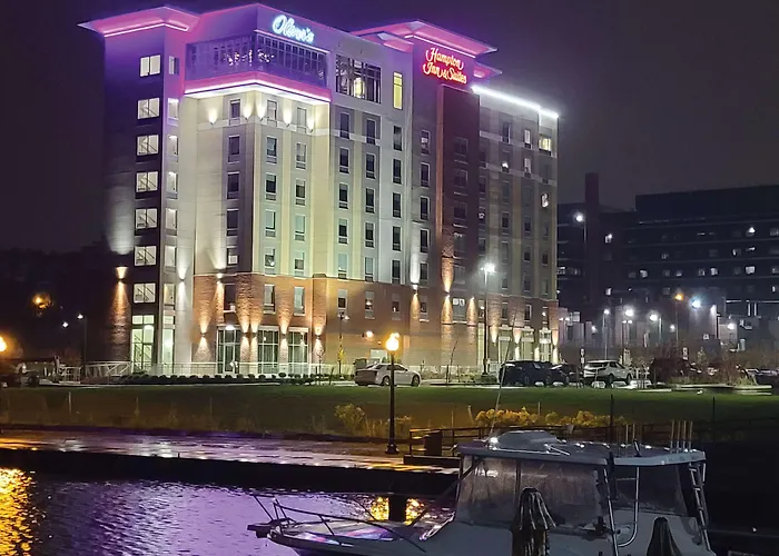 Hampton Inn & Suites Erie Bayfront