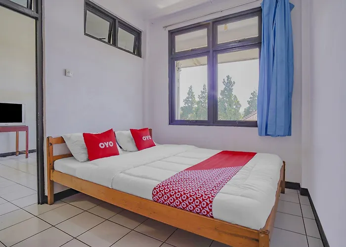 Oyo 90352 Villa Agape 2
