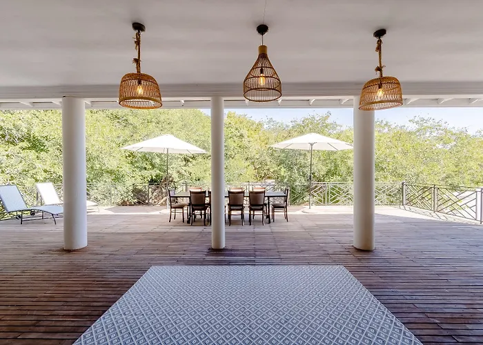 Nkosi Guest Lodge