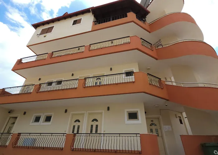 Friends House - Borsh Hotel