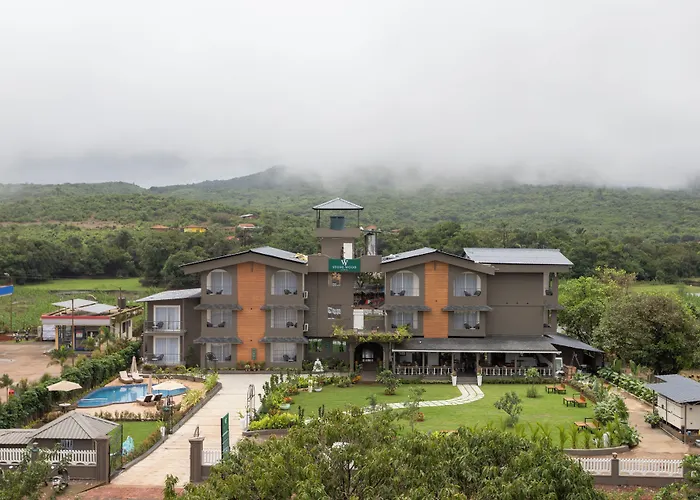 Stone Wood Hotel Amboli