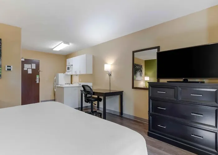 Relax Suites Extended Stay - La Mirada