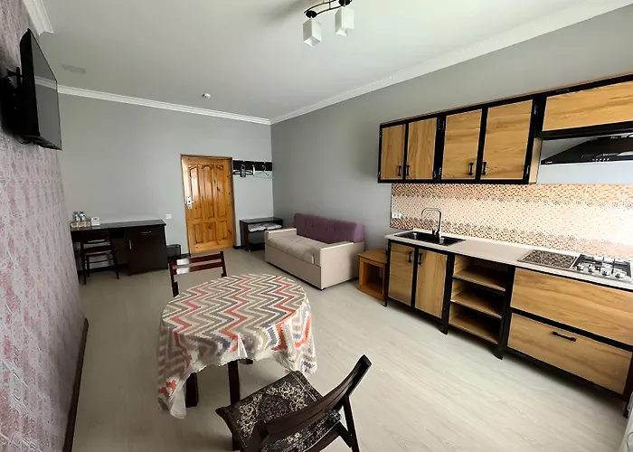 Qamar Hotel