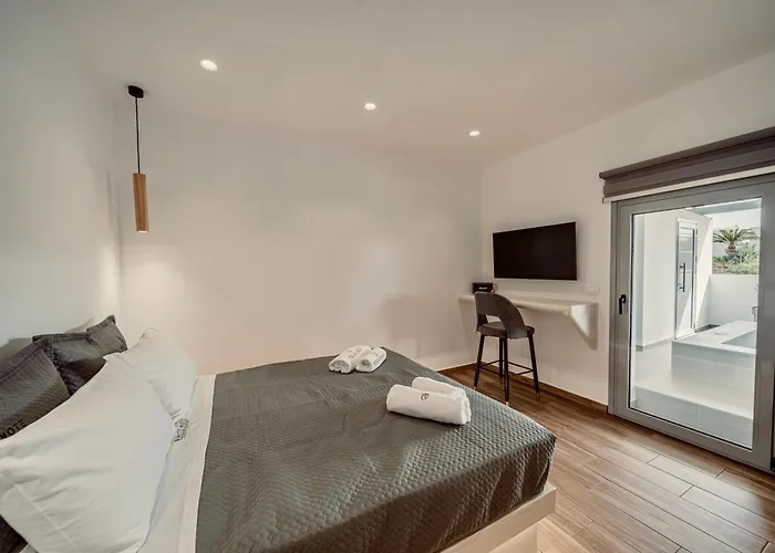 White Note Luxury Suites