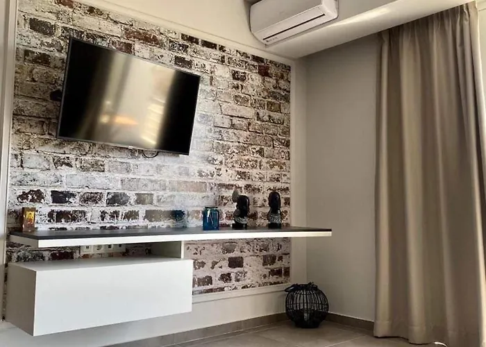 Downtown Modern Luxurious Apartment