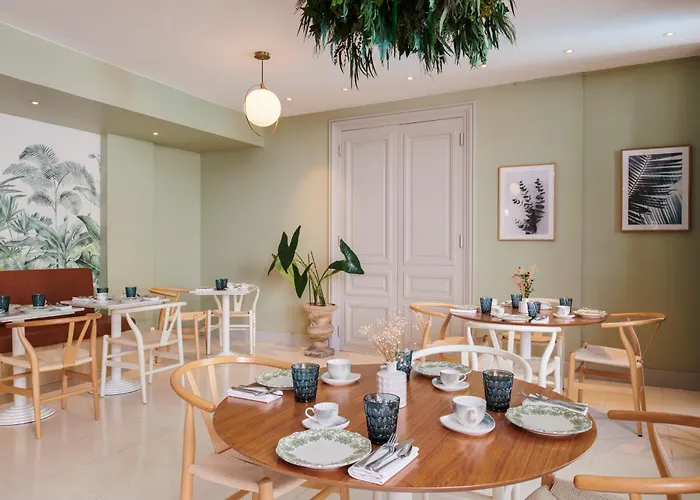 Maison Des Ambassadeurs, A Small Luxury Hotels