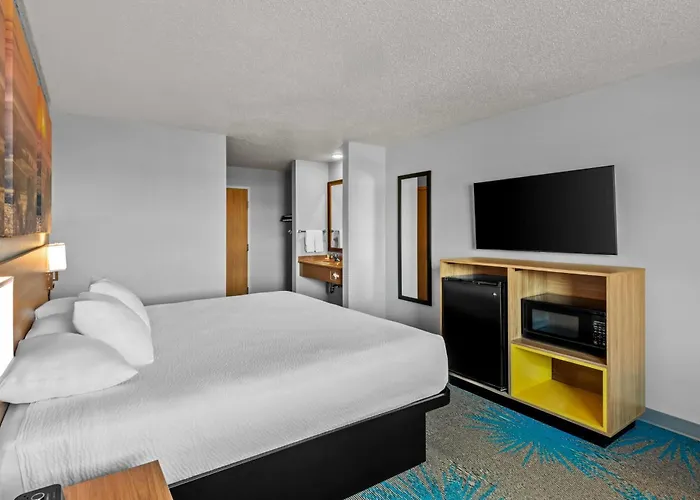 Days Inn By Wyndham Carroll