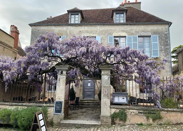 Les Glycines Vezelay
