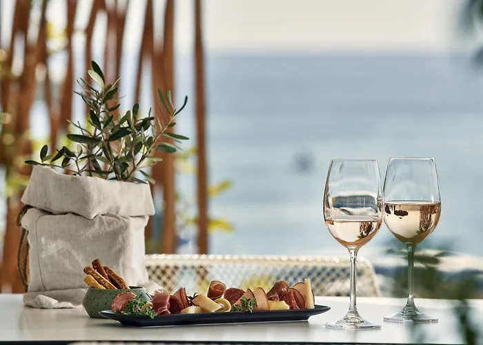 Icon Suites By The Sea