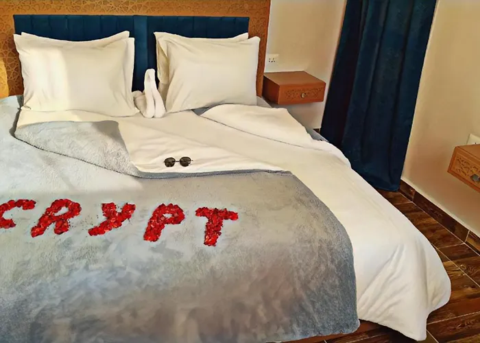 Pyramids Crypt Hotel