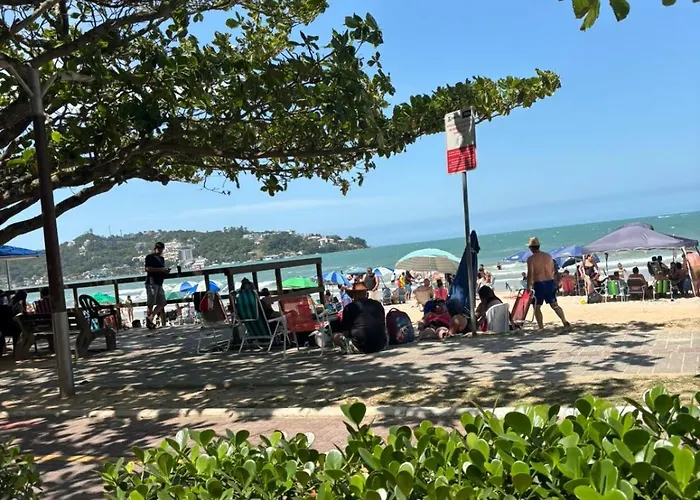 Apto 350 metros do mar com 2 garagens e ar condicionado