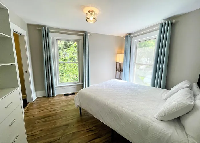 Lake Chelan Manor Room #3