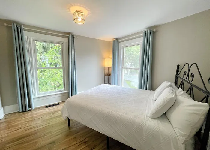 Lake Chelan Manor Room #3