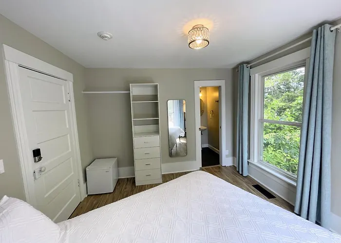 Lake Chelan Manor Room #5