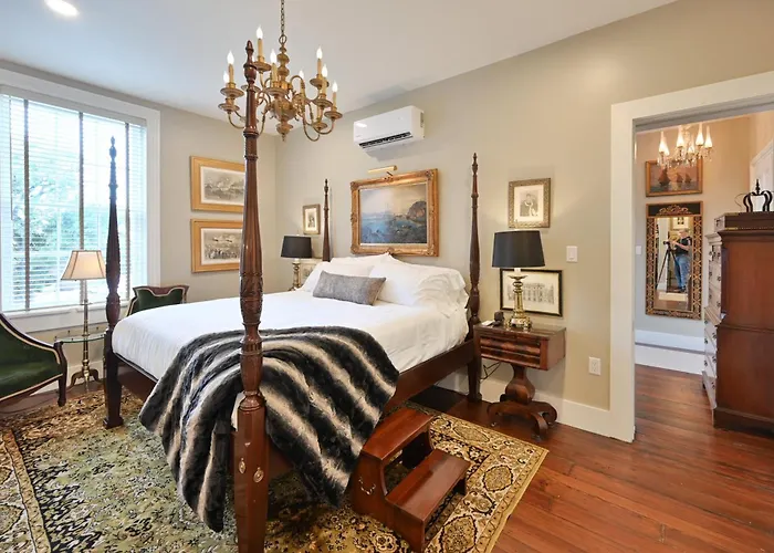 Magnolia Hall - Armstrong Suite - King Suite