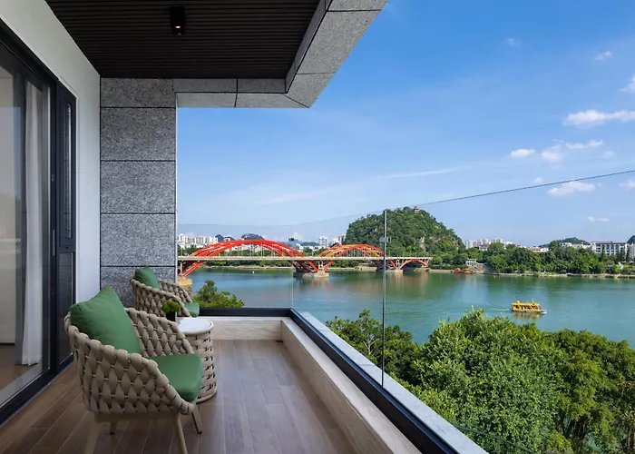 Wyndham Garden Hotel Liuzhou Five-Star Commercial Street Musical Fountain Branch