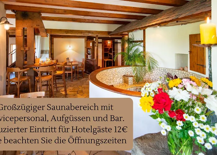 Landhotel Gut Wildberg mit Badeteich und großem Garten