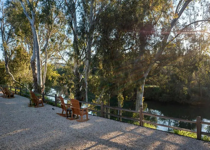 River Terrace Inn
