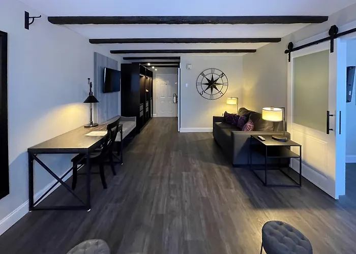 The Century House Latham - North Albany, An Ascend Collection Hotel