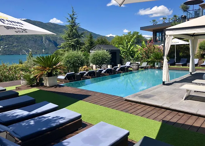 Les Suites Du Lac