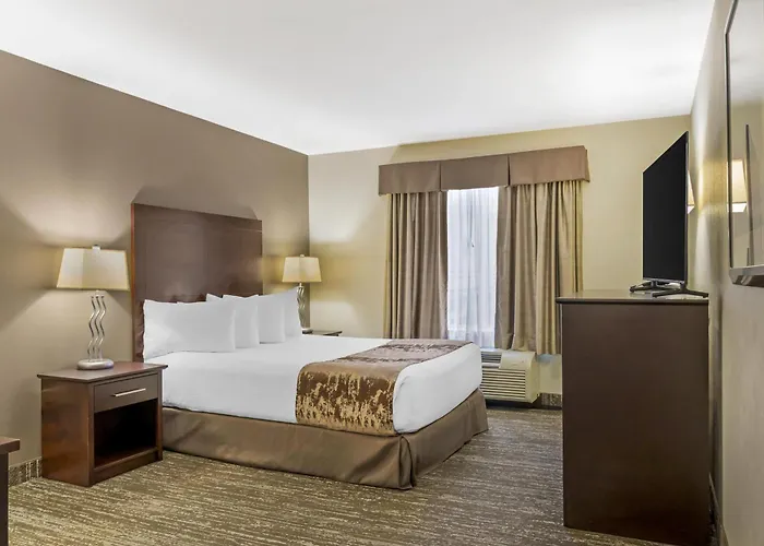 Best Western Plus Pembina Inn & Suites
