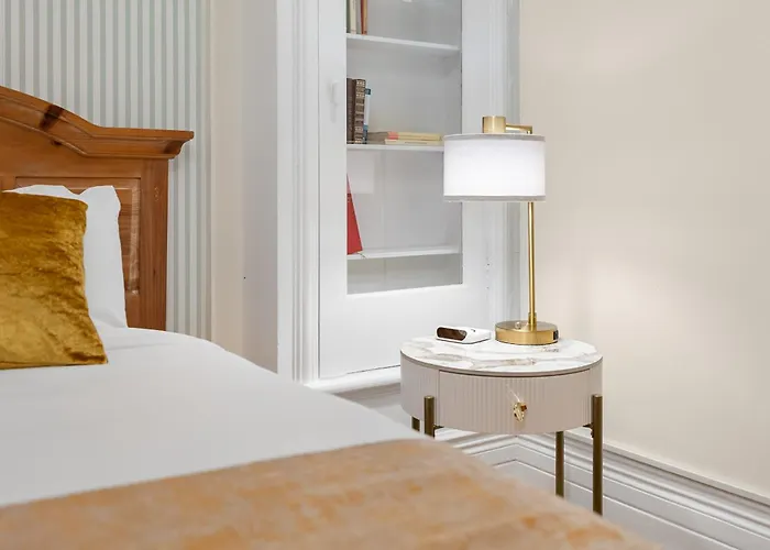 Hotel Charles-Alexandre - Par Aneyro