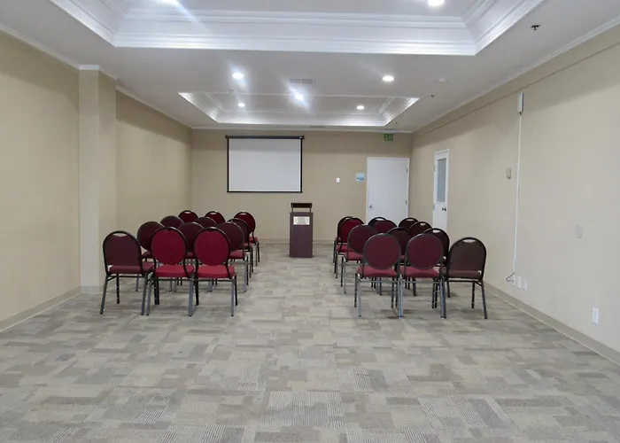 Holiday Inn Express & Suites Pasadena - Los Angeles By Ihg