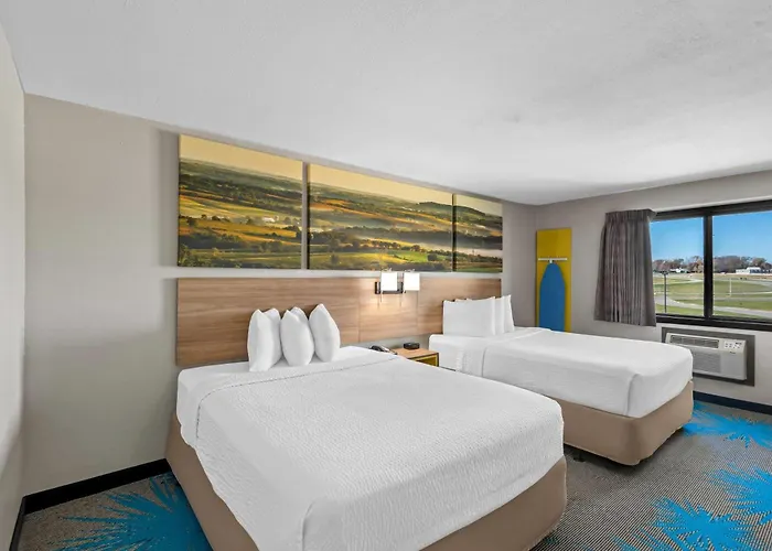 Days Inn & Suites By Wyndham Des Moines Airport
