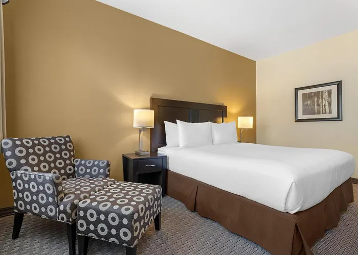 Best Western Plus Baker Street Inn&Convention Center
