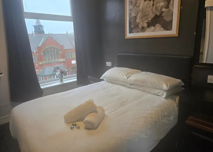 Peek-A-Booze - Budget Hotel - Adults Only
