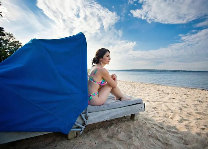 Pointes North Beachfront Hotel - 2 Person Spa Tub Studios